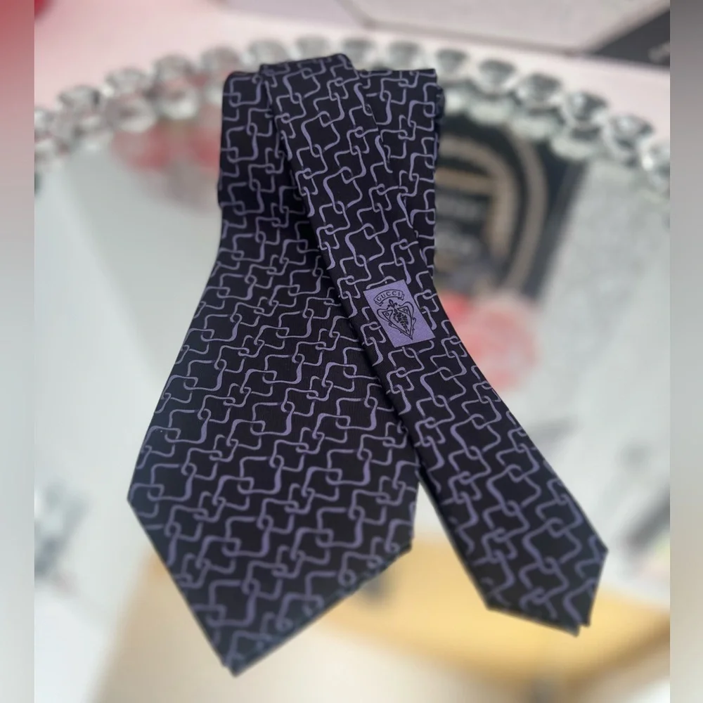 GUCCI vintage black purple Classic Luxury tie 60 inch log